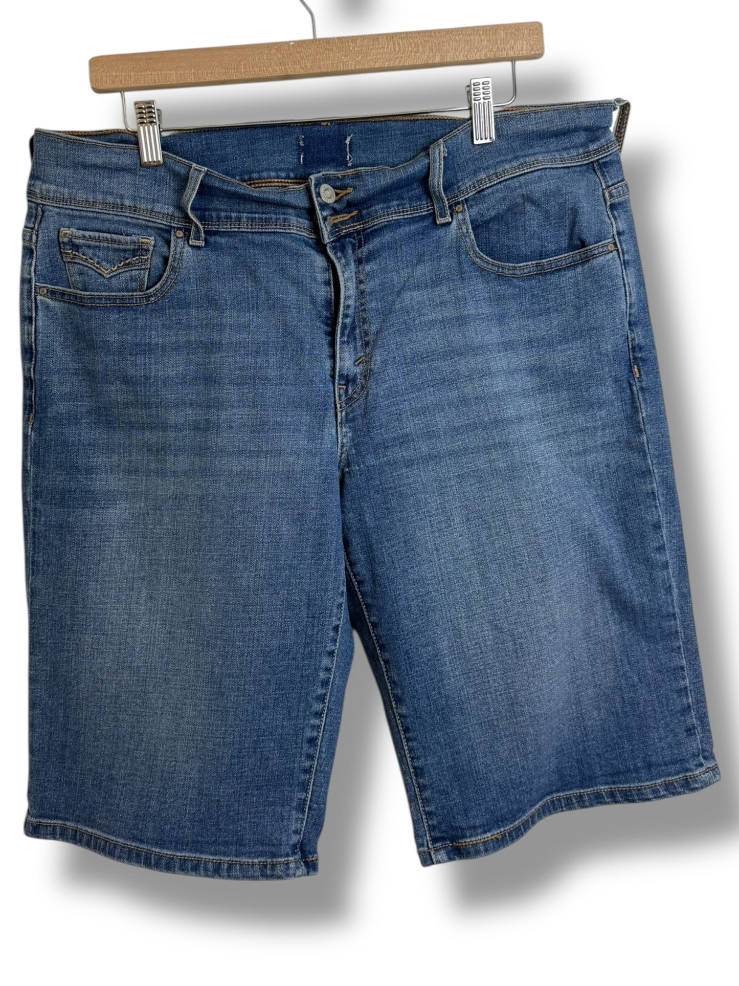 Vintage 2000’s Levis 406 Jorts