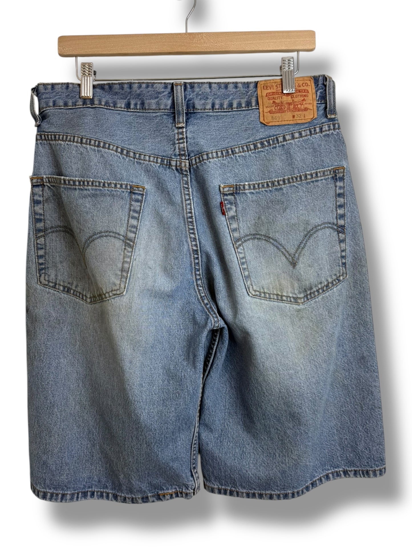 Vintage 2000’s Levi 569 Loose Fit Jorts
