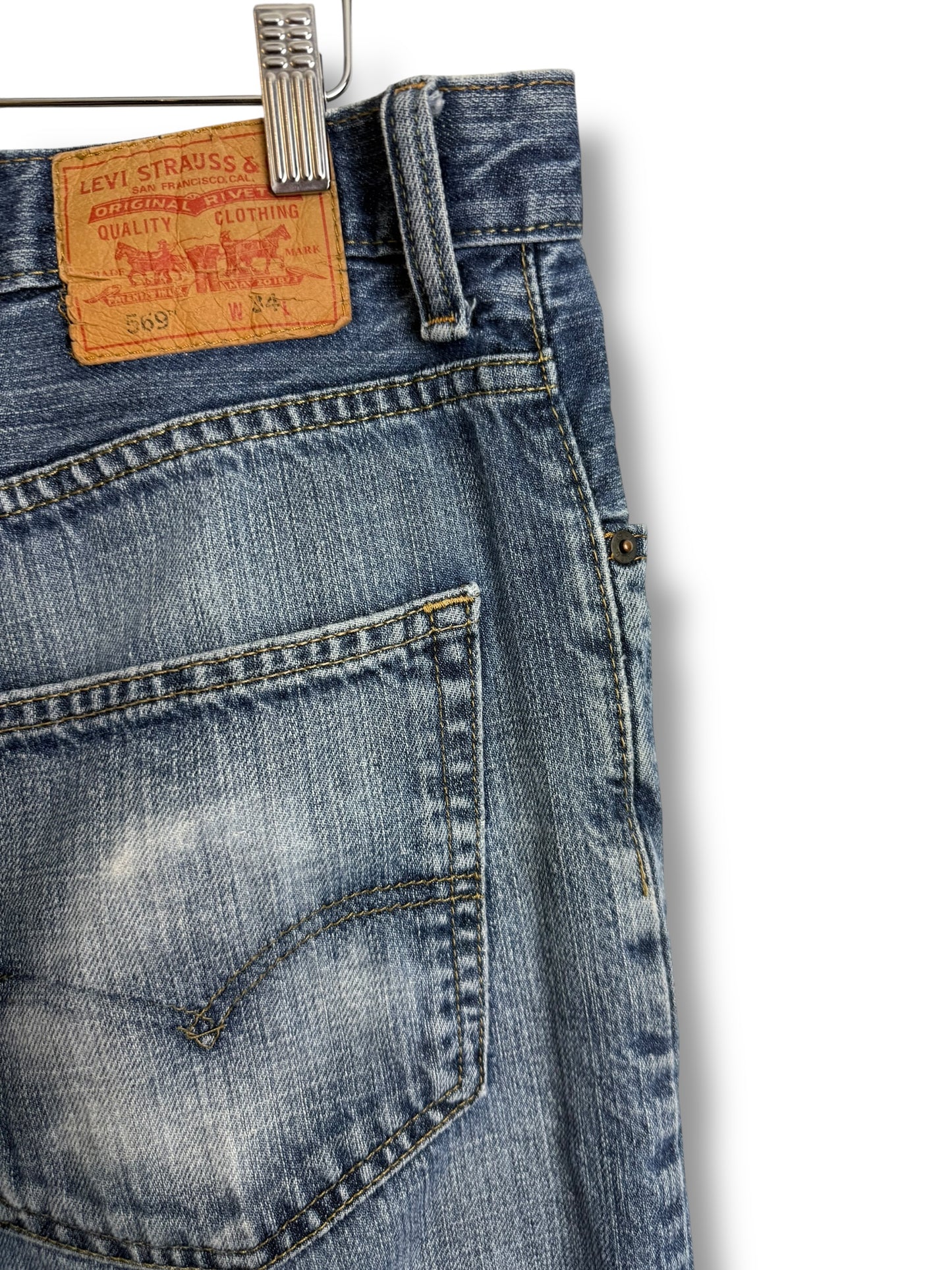 Vintage 2000’s Levis 569 Jorts