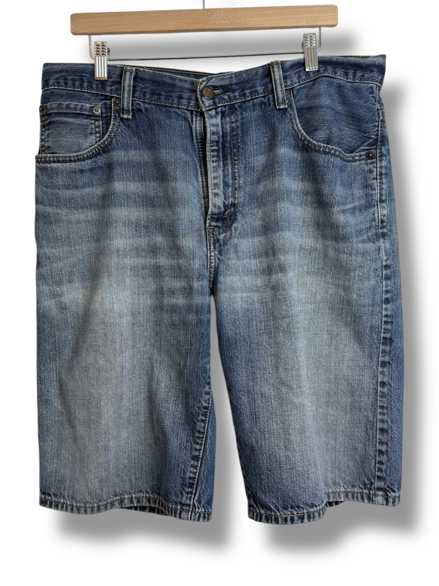 Vintage 2000’s Levis 569 Jorts