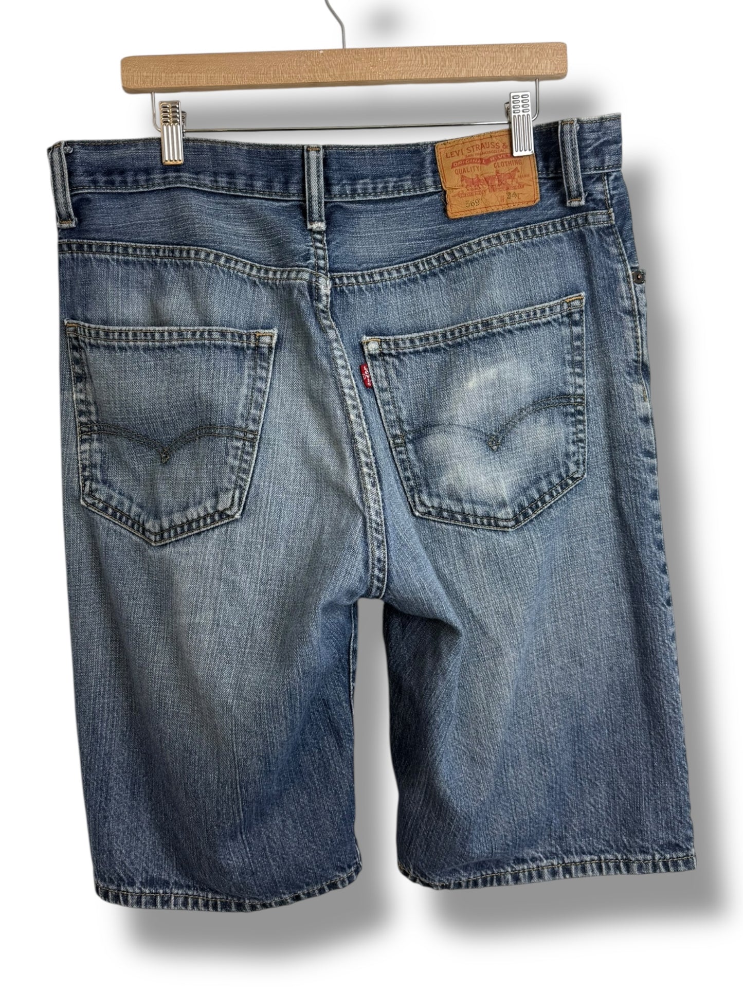 Vintage 2000’s Levis 569 Jorts